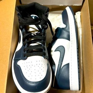 Jordan 1 Mid “Armory” Dead Stock size 9.5M
